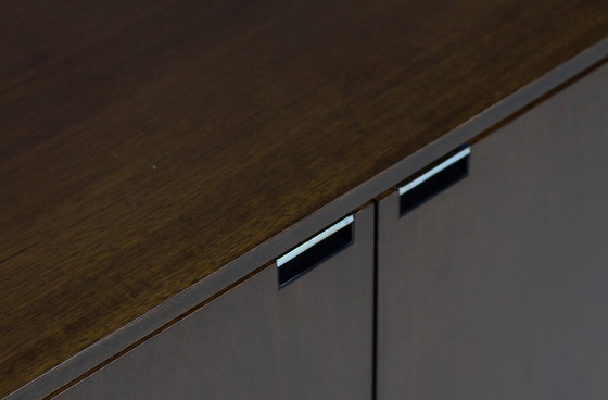 Image 1 of Florence Knoll Sideboard aus Walnussholz, Mid-Century Modern, Aufbewahrungsmöbel für Vorstandssitzungsräume