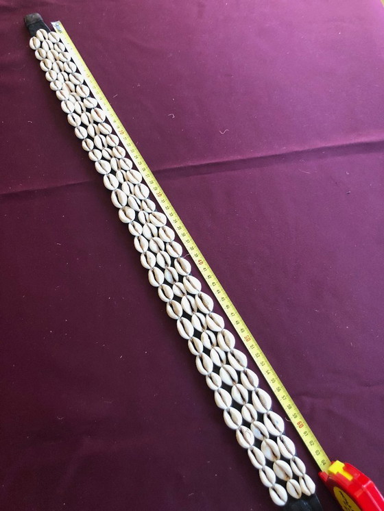 Image 1 of Collectie traditionele schelp- en kauri-gordels uit West-Afrika en Melanesië.