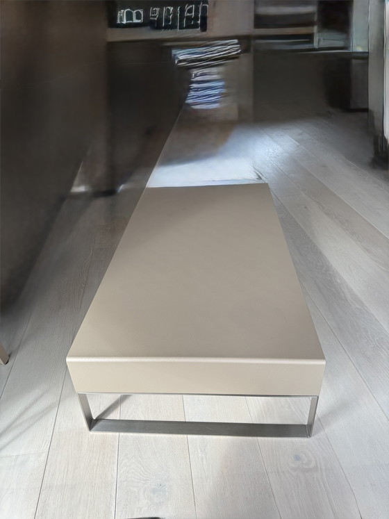 Image 1 of Leolux Aditi Design-Couchtisch (Platte 2025 lackiert)