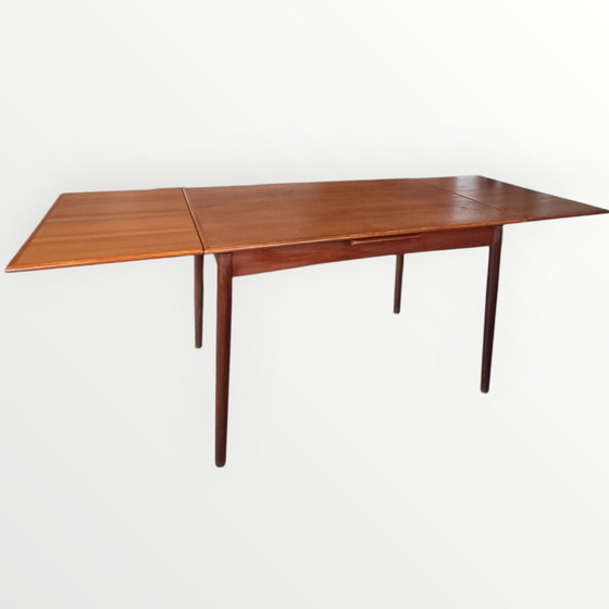 Image 1 of Vintage extendable dining table