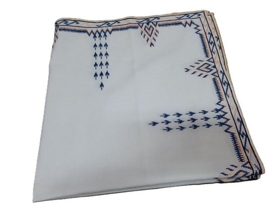 Image 1 of Nappe vintage brodée à la main 78 x 75 cm