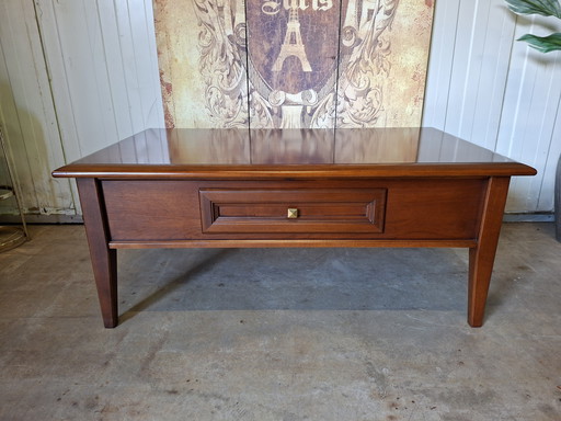 Klassiek engels salontafel  mahonie hout lichte gebruikssporen afm.120x70cm en 50cm hoog.