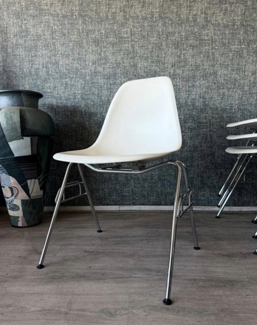 4 Vitra Eames Plastic Side Chairs RE DSS, entworfen von Charles & Ray Eames für Vitra