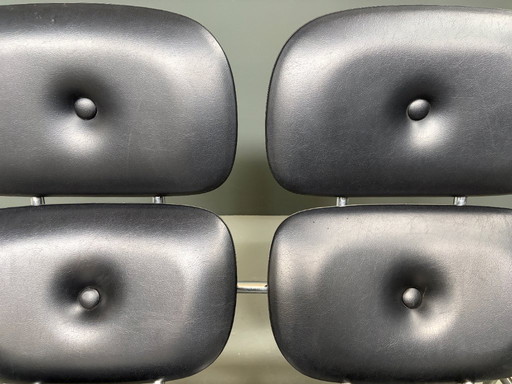 Divano italiano a 2 posti, tipico dello stile di Gae Aulenti e Poltronova