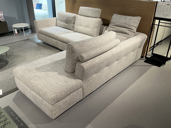 Image 1 of Sillón Moome Bas con modelo de exposición relax