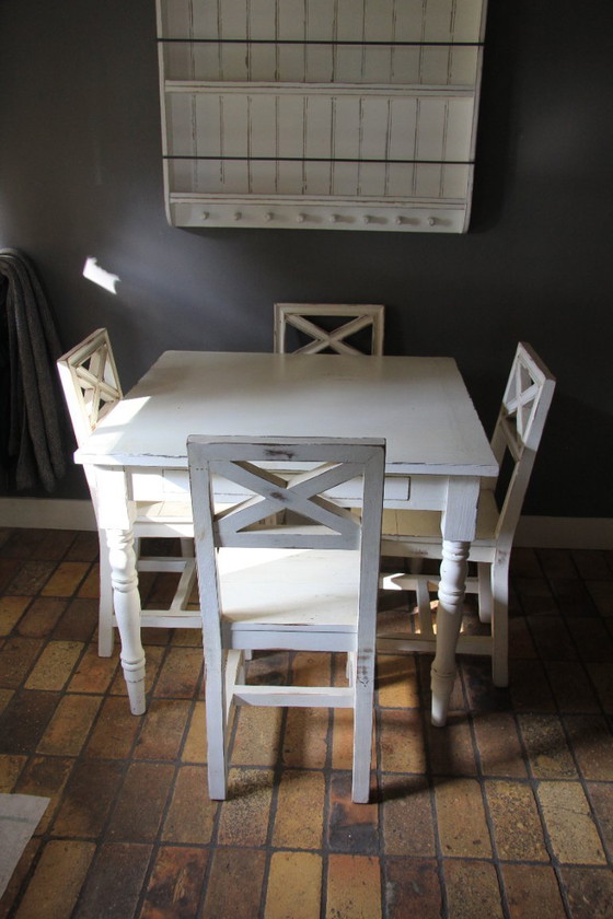 Image 1 of fa Flamant un conjunto de cocina blanco decapado, 4 sillas, una mesa y un estante de pared