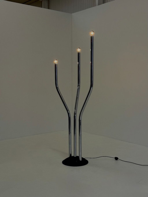Chrome tubular frame design floor lamp by Goffredo Reggiani