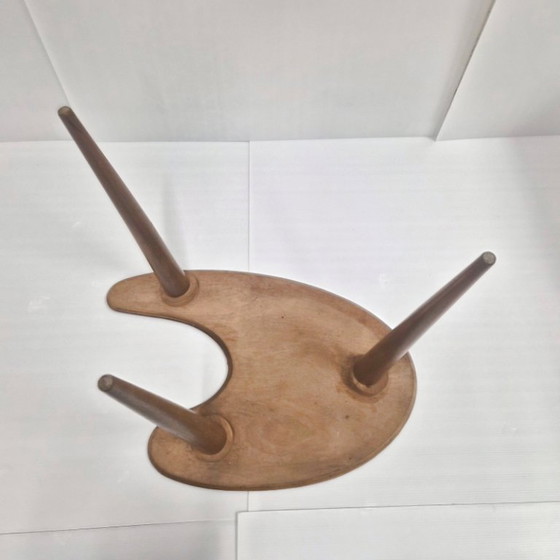 Image 1 of Vintage bijzettafel uit de jaren 50 met statief, imitatie slangenleer