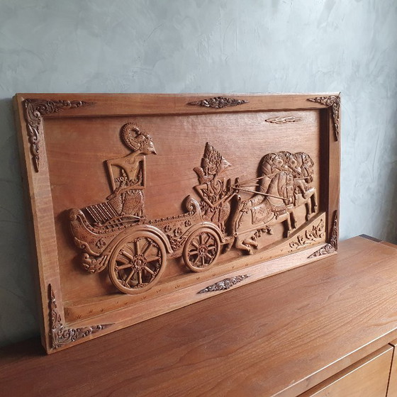 Image 1 of Grande opera in legno indonesiano con Krisna e Arjuna di 116 cm.