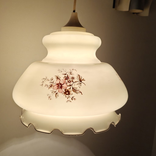 Vintage-Hängelampe aus Opalglas mit floralem Muster im Landhausstil der 1970er Jahre
