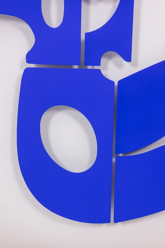 Image 1 of Antonine de Saint Pierre, blau lackiertes Metallschild. Zeitgenössisch.