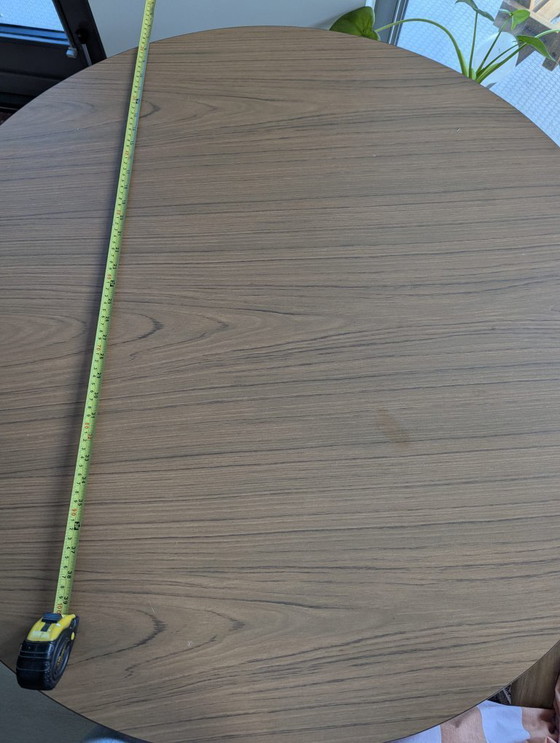 Image 1 of Tavolo da pranzo rotondo in legno