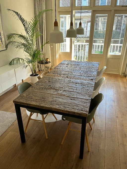 solid robust oak table