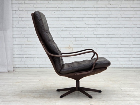 Image 1 of Sillón giratorio escandinavo de los años 70, tapizado en cuero original con patchwork.
