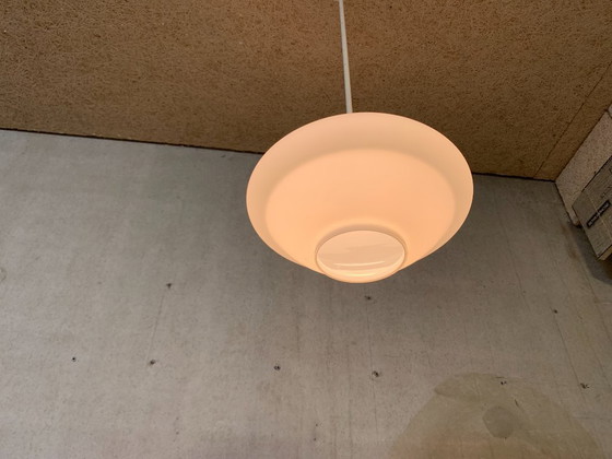 Image 1 of Lámpara colgante RZB Leuchten, Alemania de cristal opalino blanco.