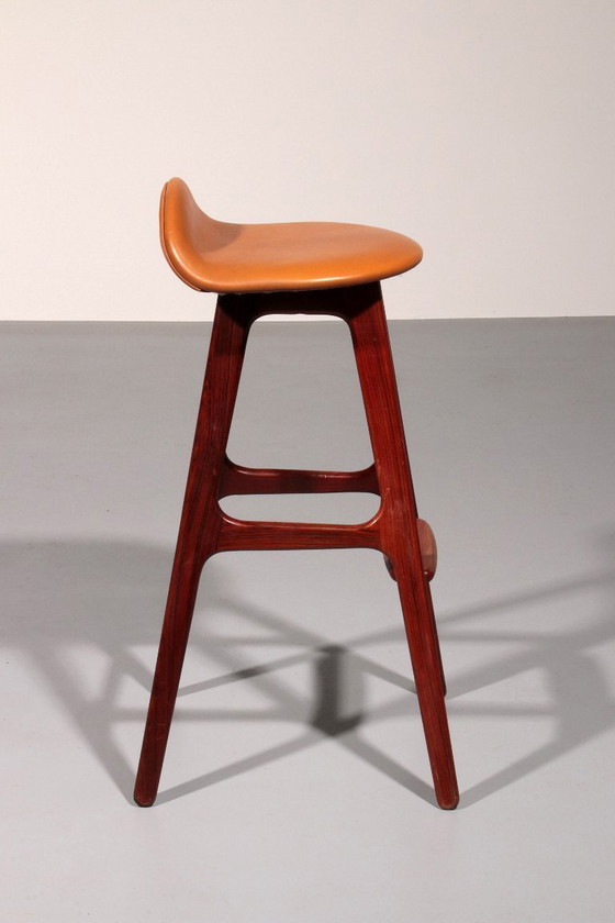 Image 1 of Tabouret de bar moderne danois en bois et cuir OD-61 par Erik Buch pour Oddense møbelfabrik, 1964