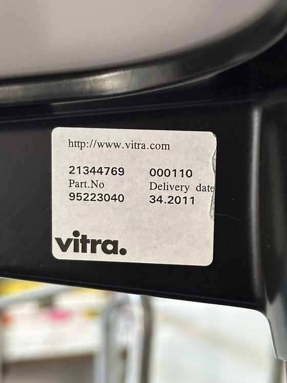 Image 1 of Table de salle à manger segmentée Vitra Eames