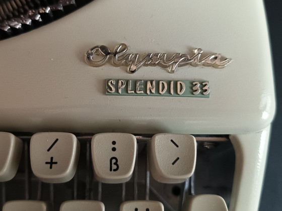 Image 1 of Olympia Splendid33 typemachine, volledig gerestaureerd, met koffer, 1964