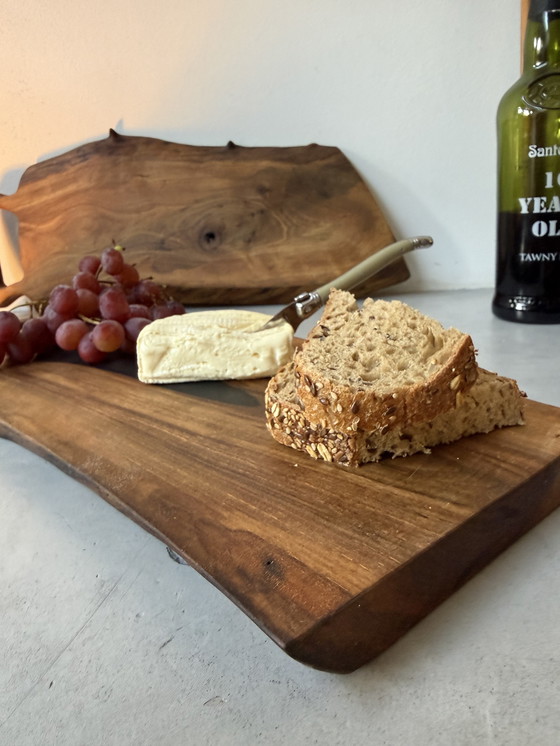 Image 1 of Tablas de bebidas de diseño hechas de madera maciza - hechas a mano