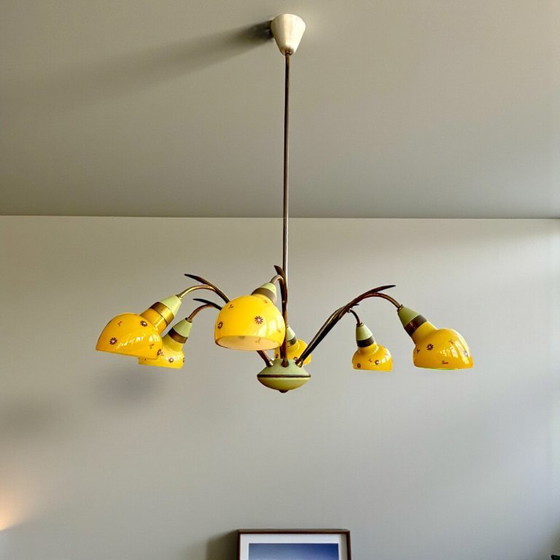 Image 1 of Lámpara de araña Sputnik de latón y cristal amarillo de mediados de siglo con 6 luces, década de 1940