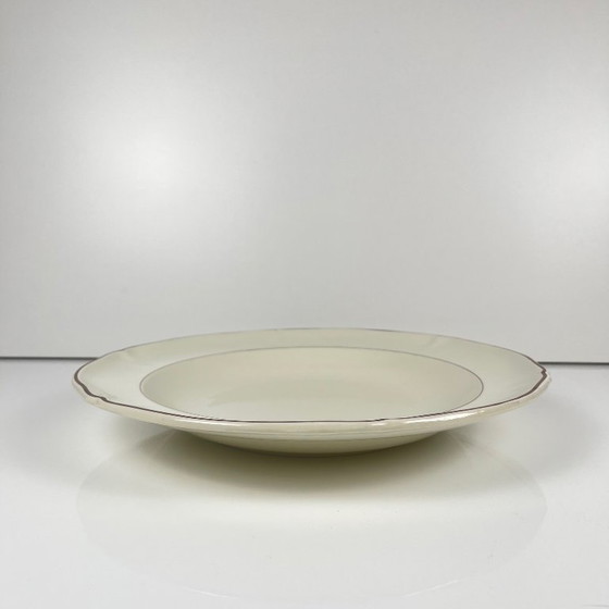 Image 1 of Villeroy & Boch Plato hondo, borde burdeos, principios del siglo XX