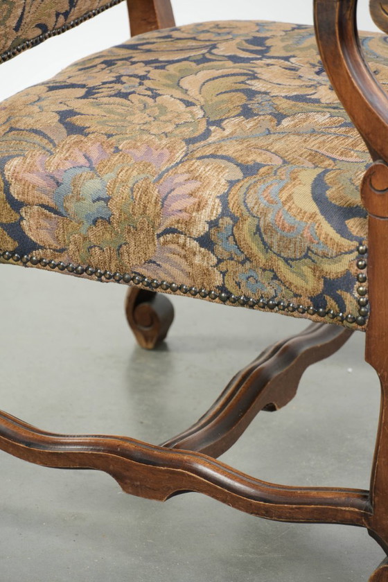 Image 1 of Sierlijke antieke eikenhouten fauteuil/ bijzet/ bureaustoel met een luxe dikke stof met bloemen motieven