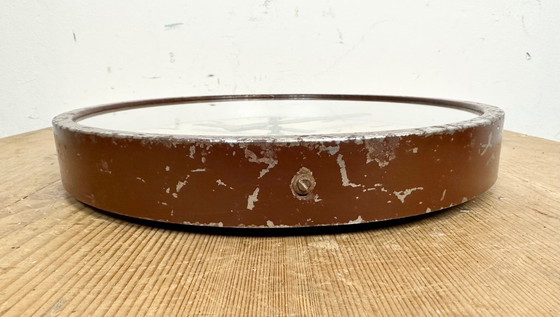 Image 1 of Bruine industriële fabriekswandklok van IBM, jaren 50