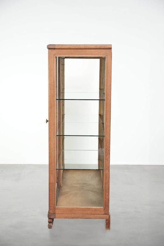 Image 1 of Vitrina antigua holandesa de roble con 2 puertas, estantes de cristal y parte trasera con espejo.