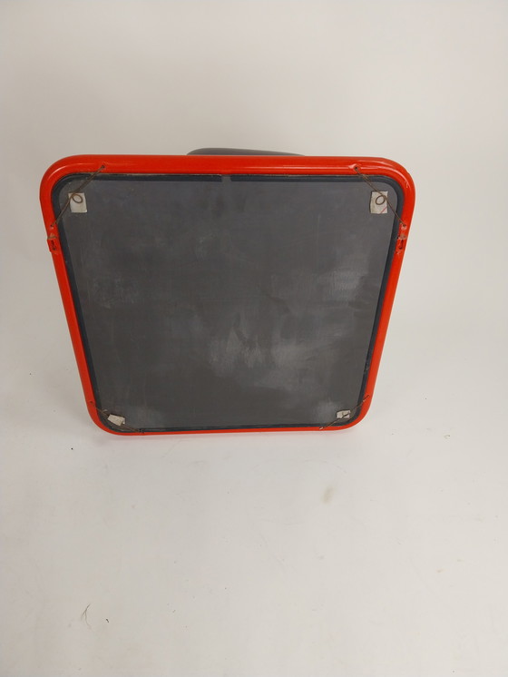 Image 1 of 1 specchio in metallo rosso anni '70 60 x 60 cm