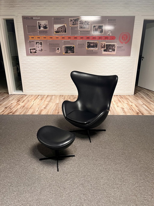 Fritz Hansen Egg Chair mit Fußhocker (limitierte Auflage)
