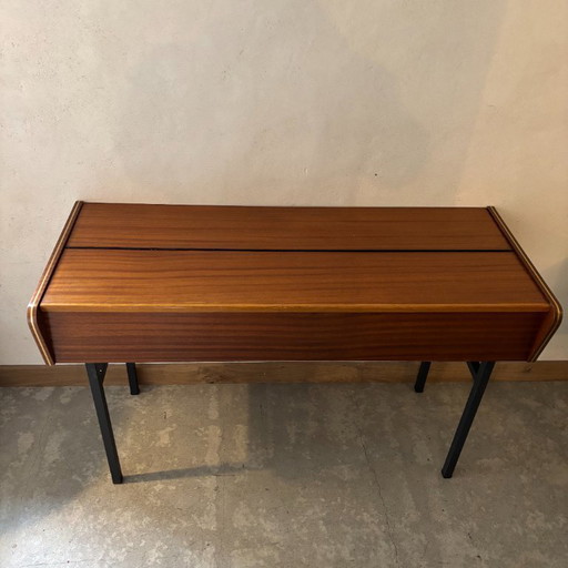 Konsolentisch im skandinavischen Stil