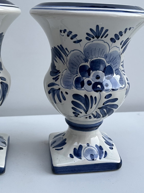 Image 1 of * Delft number 714: 2 small vases 16cm high 12cm diameter 809 grams