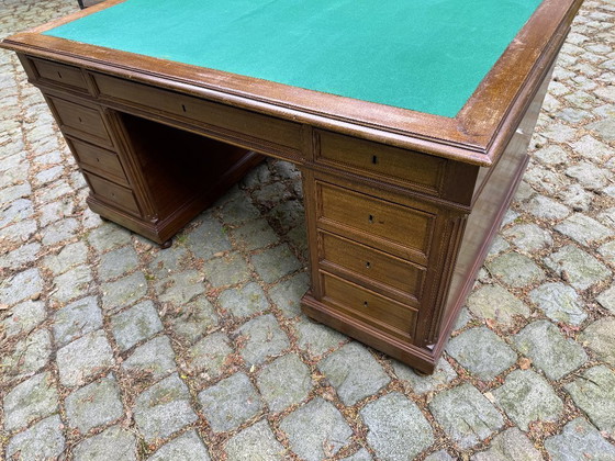 Image 1 of Scrivania da ministro/a per partner, 160x120 cm, mogano e rovere. 15 cassetti. Inglese.
