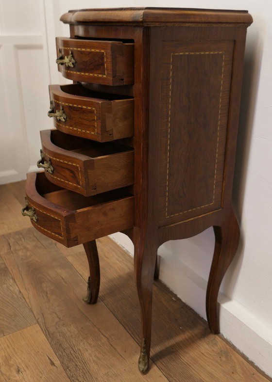 Image 1 of Elegante Franse bijzettafels met vier laden van verguld brons | Commode met lades
