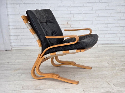 Jaren 70, Noors design, fauteuilmodel "Kengu", leer, gebogen hout.