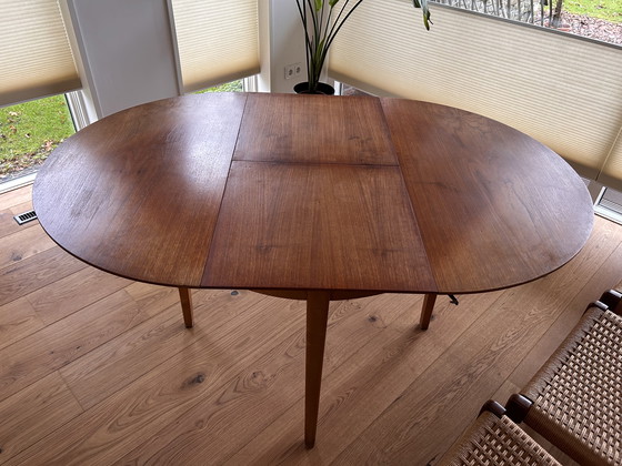 Image 1 of Scandinavische eetstoelen en eettafel van het merk  Niels O Mōller