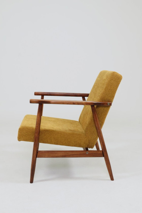 Image 1 of Poltrona vintage modello B-7727, tessuto giallo oro, restaurata, Polonia, anni '70
