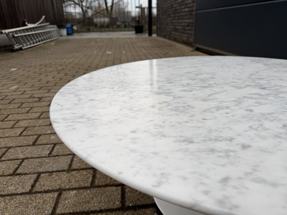 Image 1 of Originele Knoll Tulip Salontafel Eero Saarinen in Carrara marmer