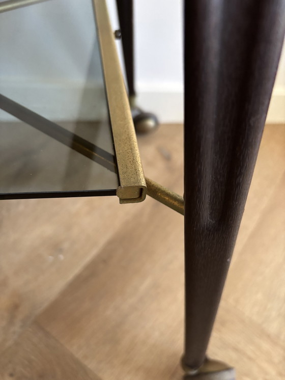 Image 1 of Bijzettafel vintage dans un style moderne du milieu du siècle – messing afwerking, wielen, jaren 1950