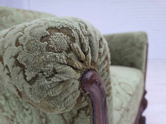 Image 1 of Dänischer Sessel aus den 1950er Jahren, grüner Möbelveloursbezug, geschnitztes Eichenholz.