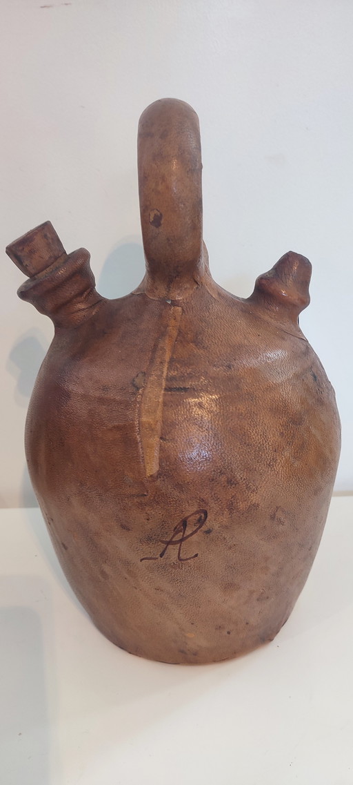 Gargoyle , grande brocca in terracotta rivestita in pelle