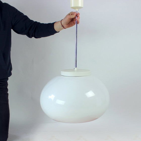 Image 1 of Enorme witte opaline plafondlamp, Tsjecho-Slowakije 1960