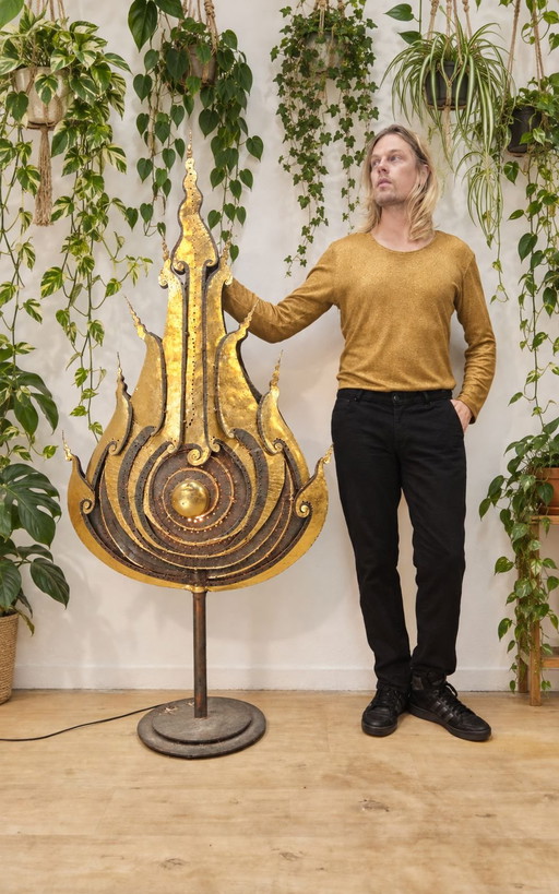 Lampada da terra scultura d'arte tailandese in metallo grande unica, foglia d'oro e color bronzo (lampada bohémien)