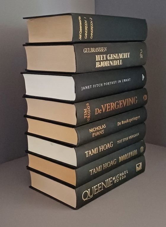Dekorative Bibliothek | 8 Schwarze Gebundene Bücher | Schwarz & Gold – Kaffeetisch-Bücher, Paper (photo 6 of 8)