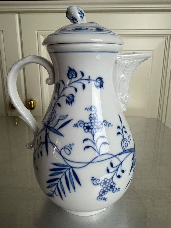 Image 1 of Original Meissen coffee pot, onion pattern – first choice – excellent condition