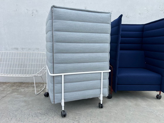 Image 1 of Poltrona acustica Vitra Alcove
