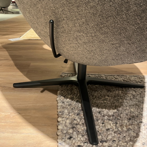 Image 1 of Leolux Caruzzo Plus armchair with ottoman