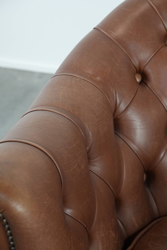 Image 1 of Poltrona Chesterfield in pelle in stile inglese con borchie decorative