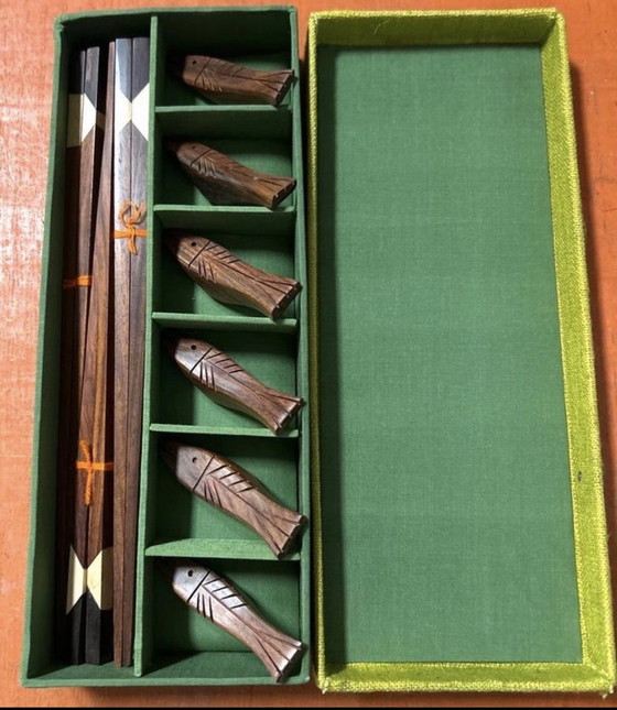 Image 1 of Vintage Japanese chopstick set with fish-shaped chopstick rests – wooden set in original box