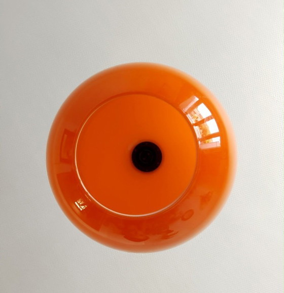 Image 1 of Vintage oranje hanglamp in de vorm van een bol uit het ruimtetijdperk.